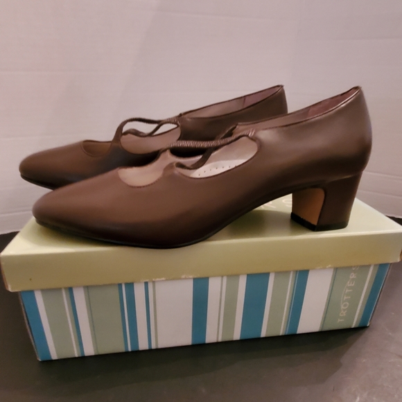 Trotters Shoes Vintage Womens Trotters Shoes Brown Size 9m Poshmark